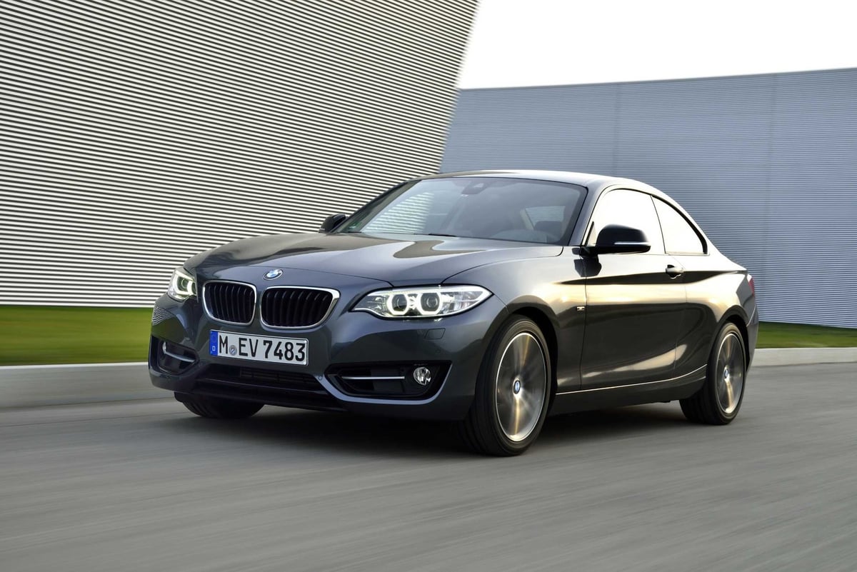 220i hero