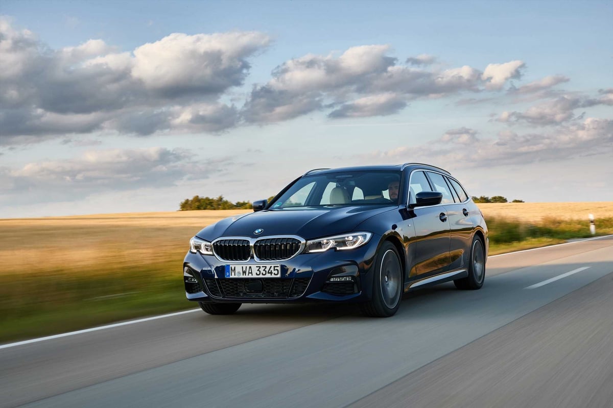 318i Touring hero