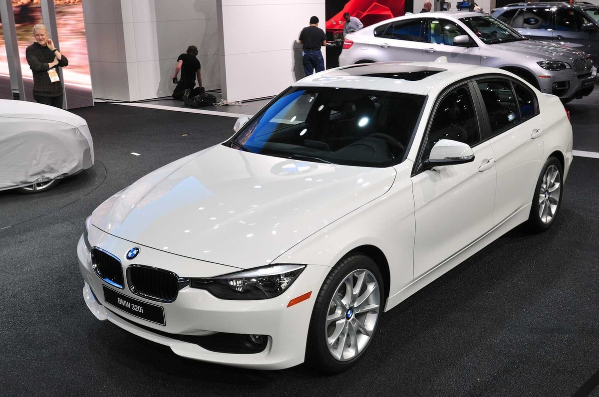 320i hero