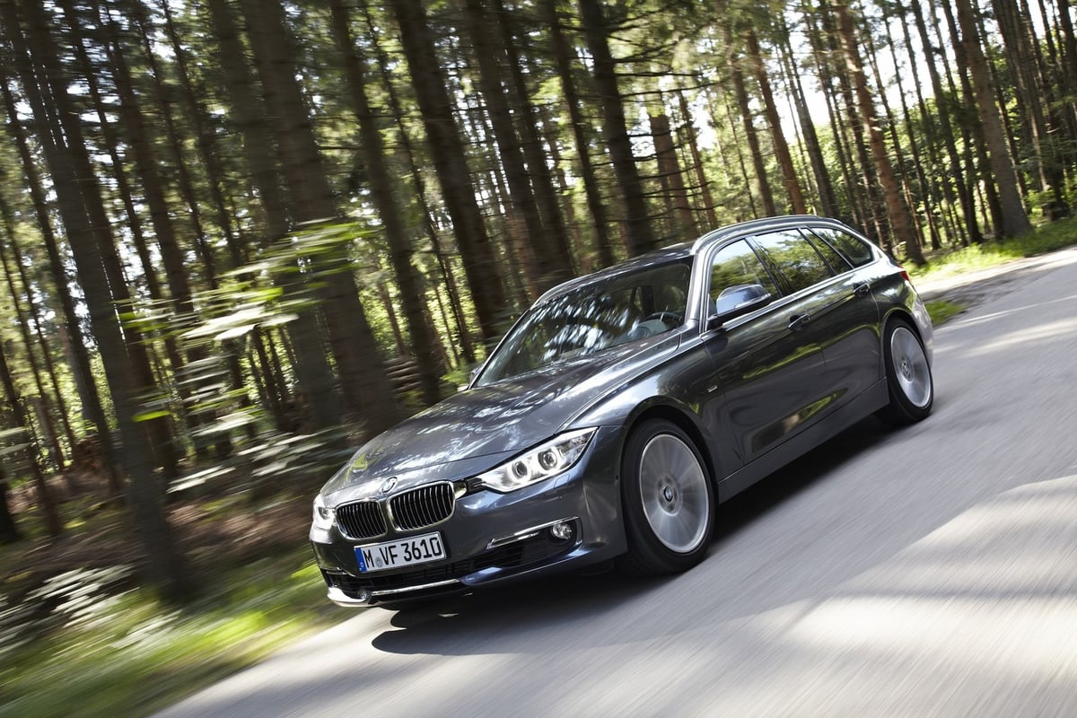 320i hero