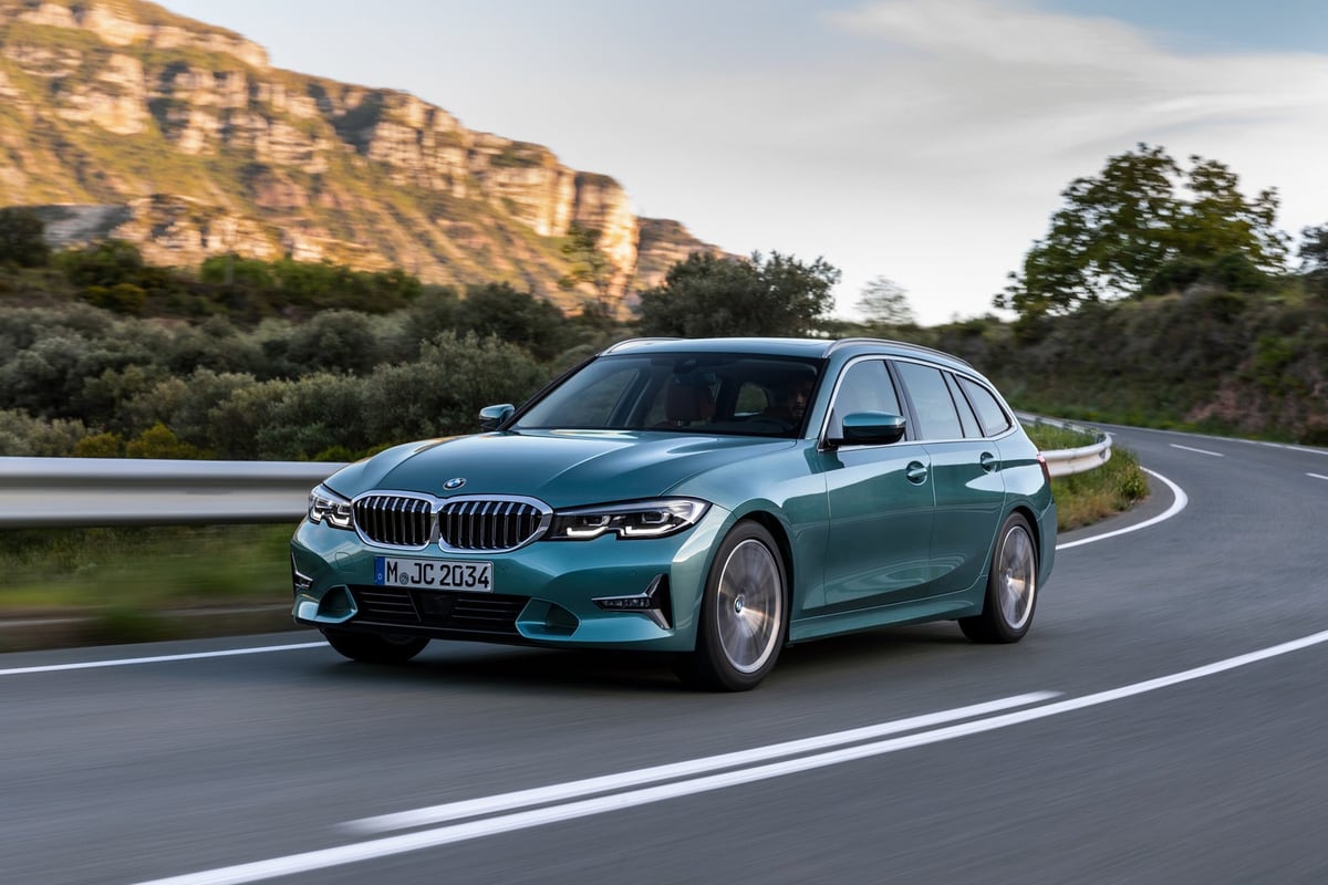 320i hero