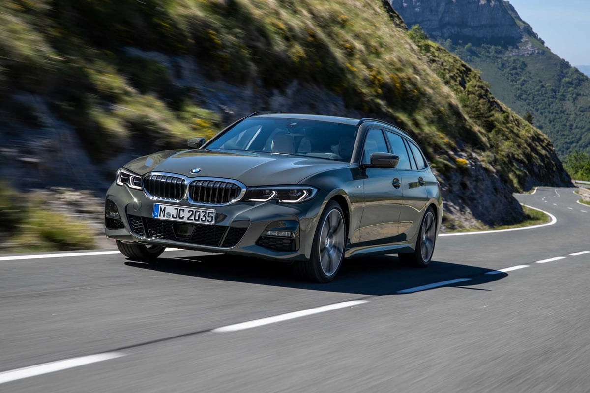 320i hero