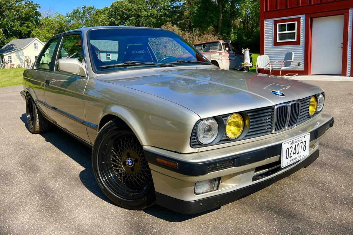 325i hero