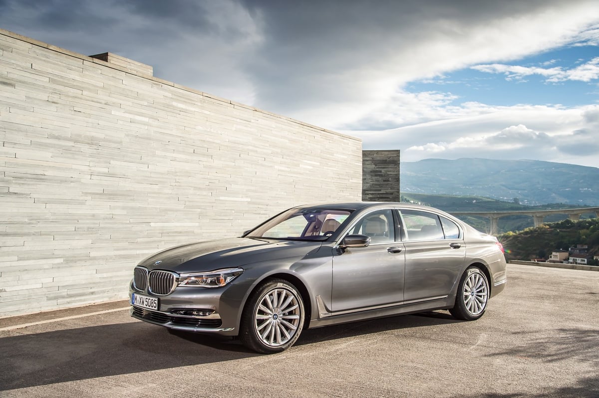 750Li hero