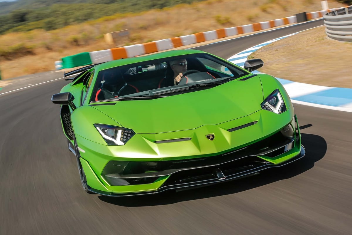 Aventador SVJ hero