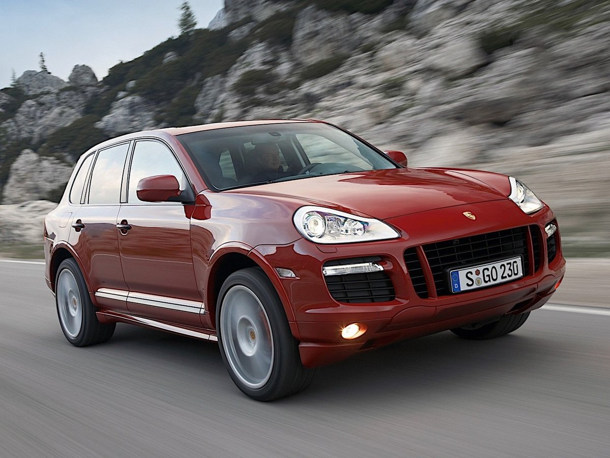 Cayenne GTS hero