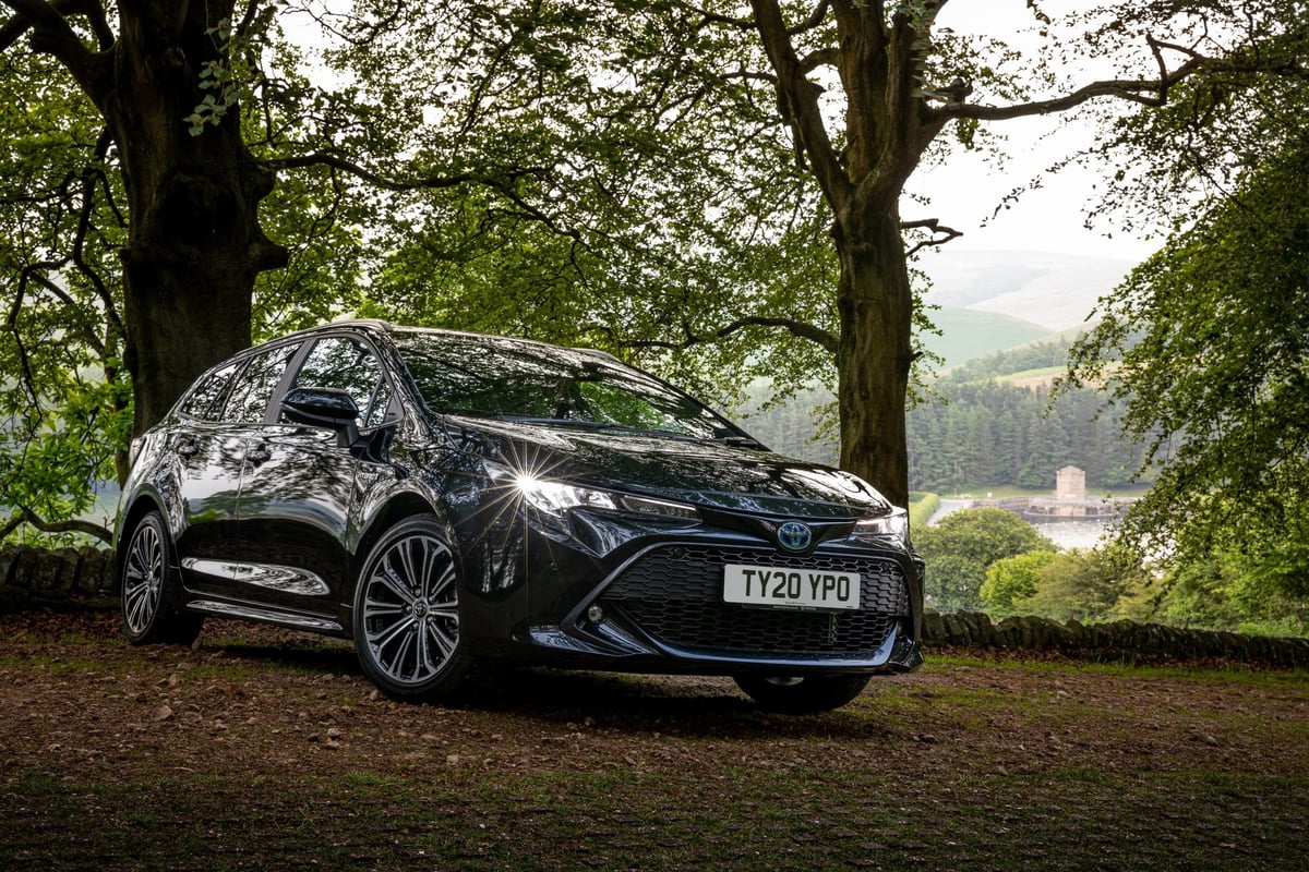 Corolla Touring Hybrid hero