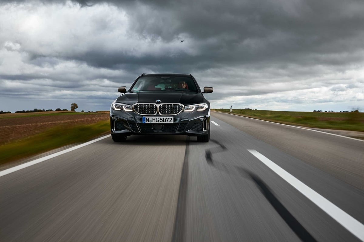 M340i hero