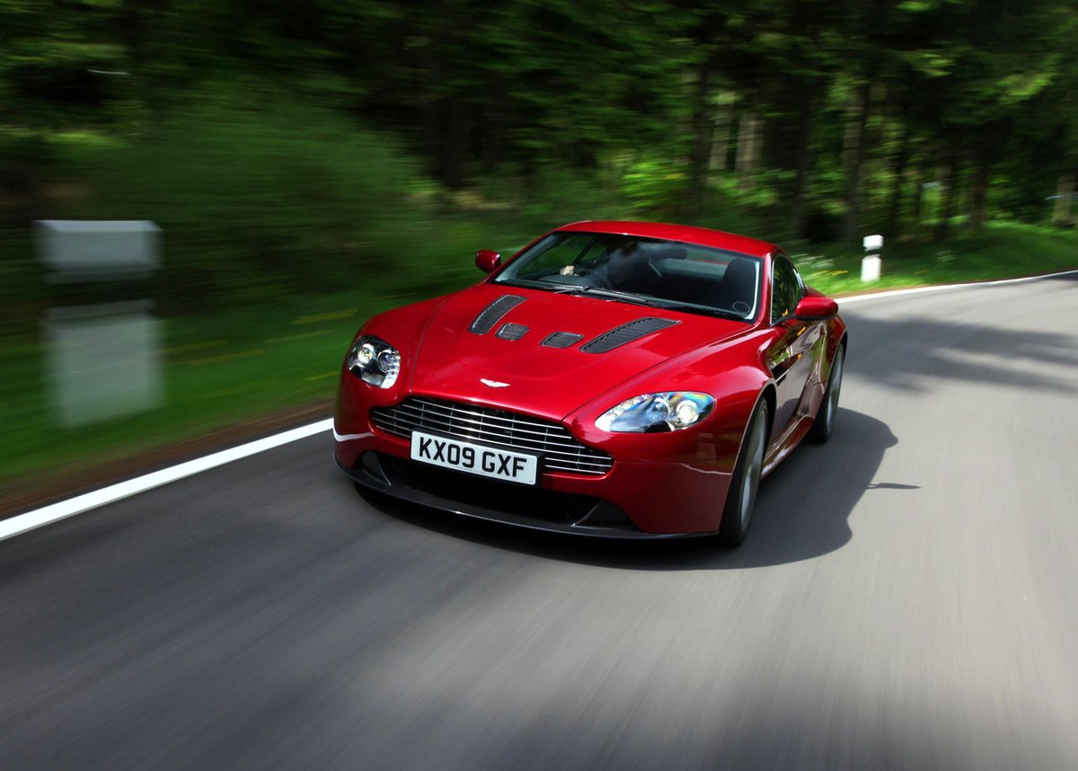 V12 Vantage hero