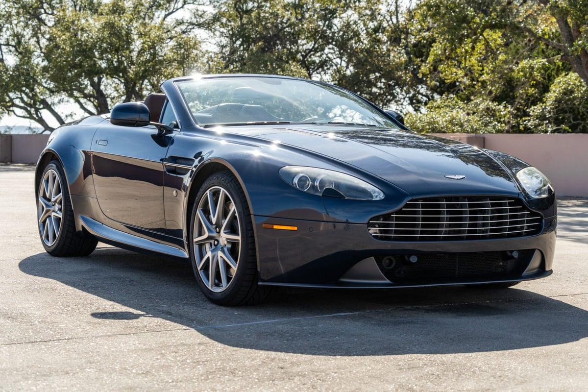 V8 Vantage S Roadster hero