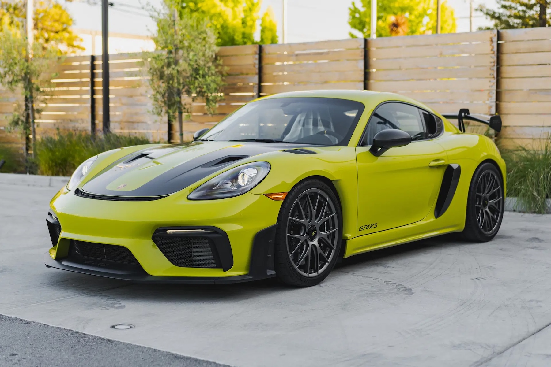 718 Cayman GT4 RS hero